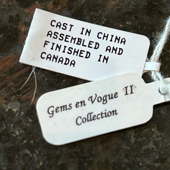 Vibrant Blue and Purple Floral Ring with Ornate Gold Setting - Picture 4 of 5